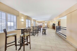 Desayuno continental incluido todos los días 