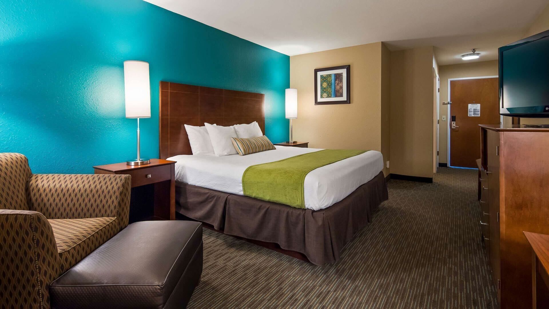 1 bedroom, premium bedding, desk, blackout drapes