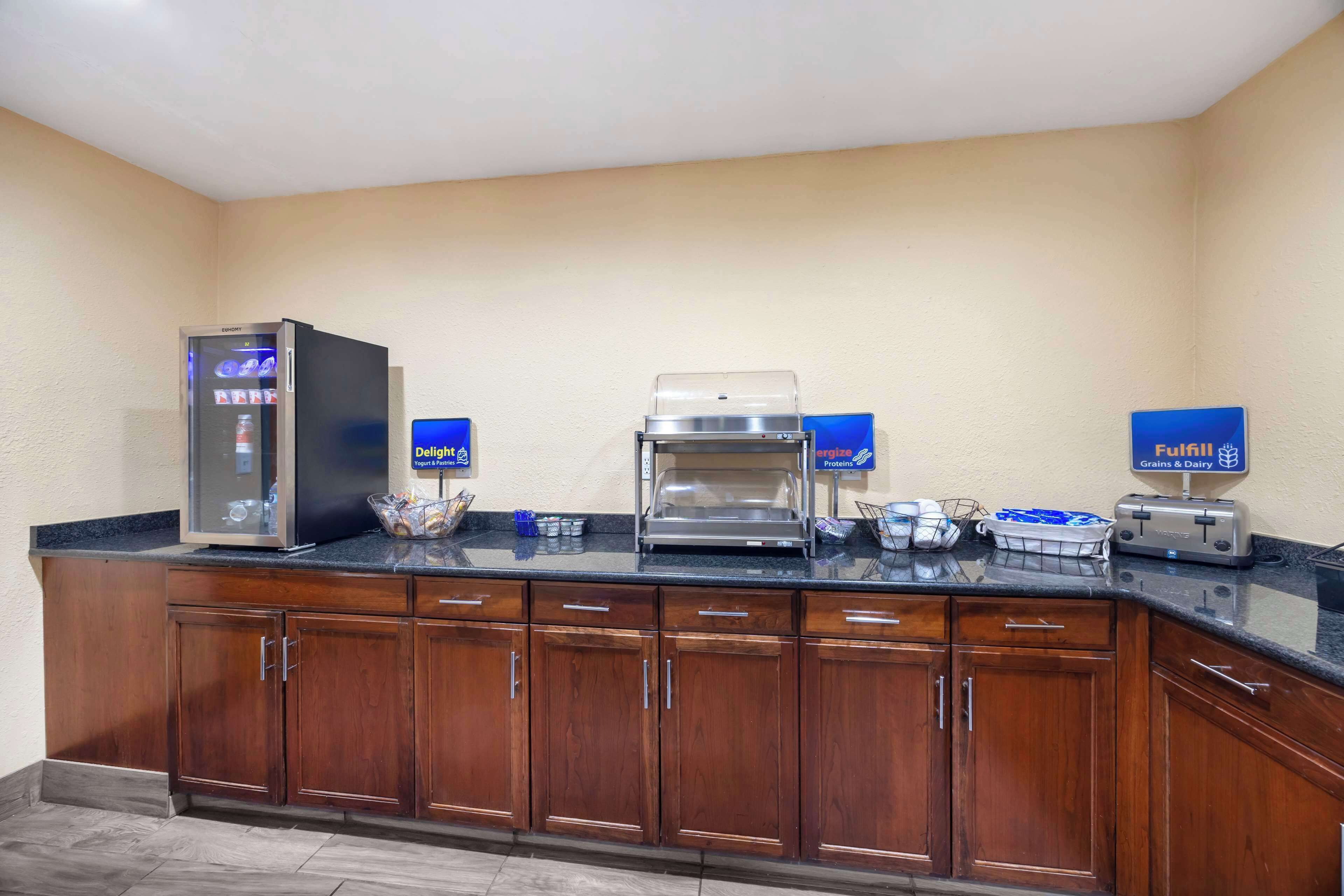 free daily continental breakfast