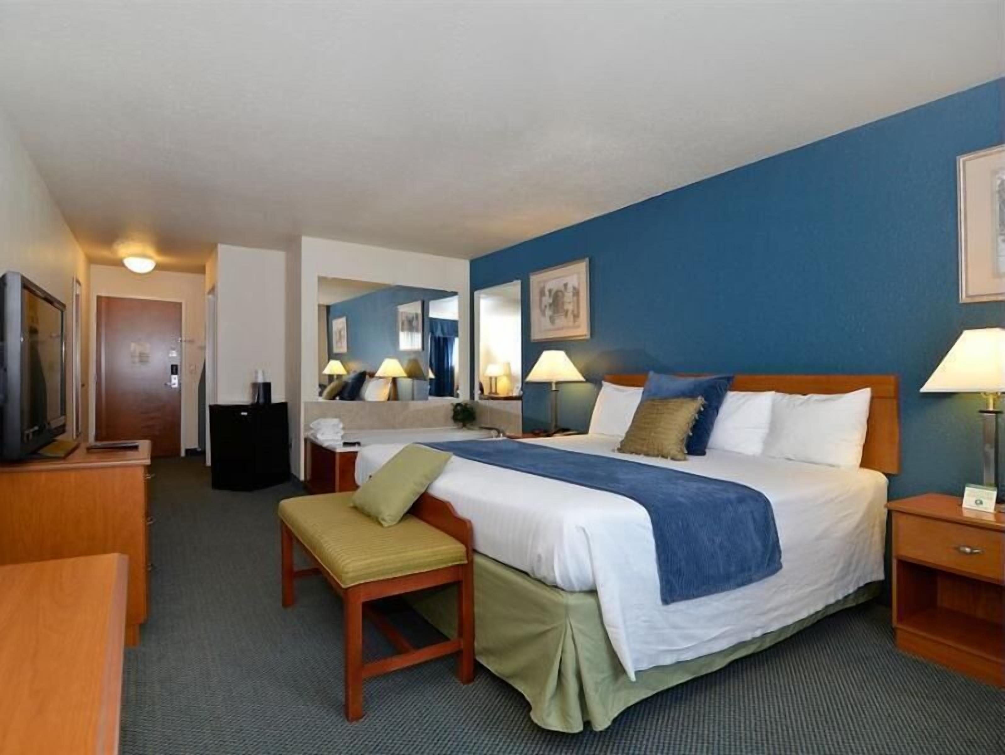 1 bedroom, premium bedding, desk, blackout drapes