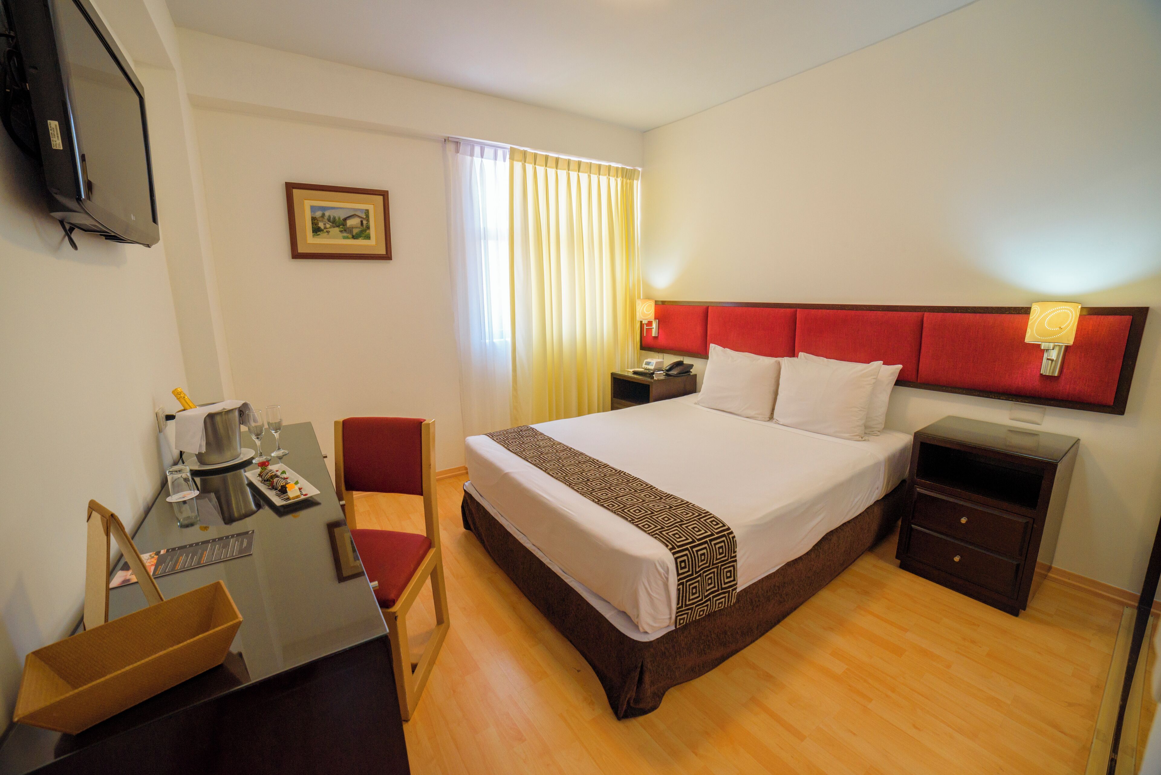 double room | premium bedding, minibar, in-room safe, desk