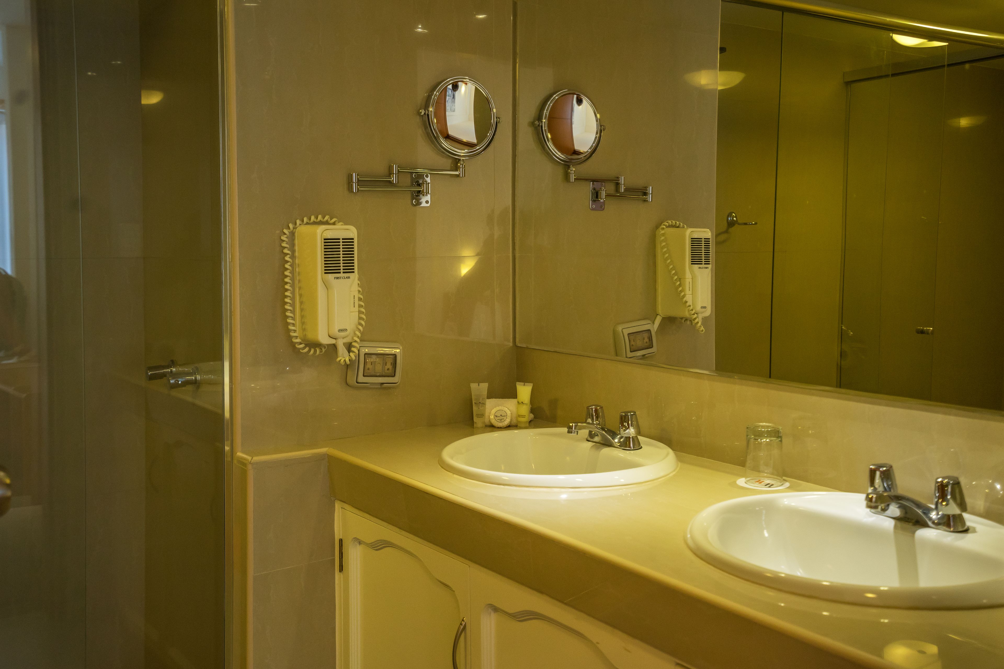 single room | bathroom sink