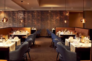 Breakfast, lunch, dinner and brunch served - Van der Valk Hotel Groningen - Zuidbroek A7 (Zuidbroek)