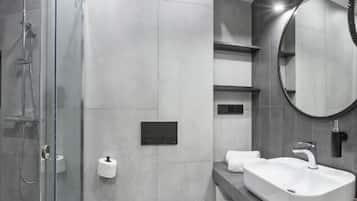 Premium Double or Twin Room | Bathroom | Shower, free toiletries, hair dryer, towels