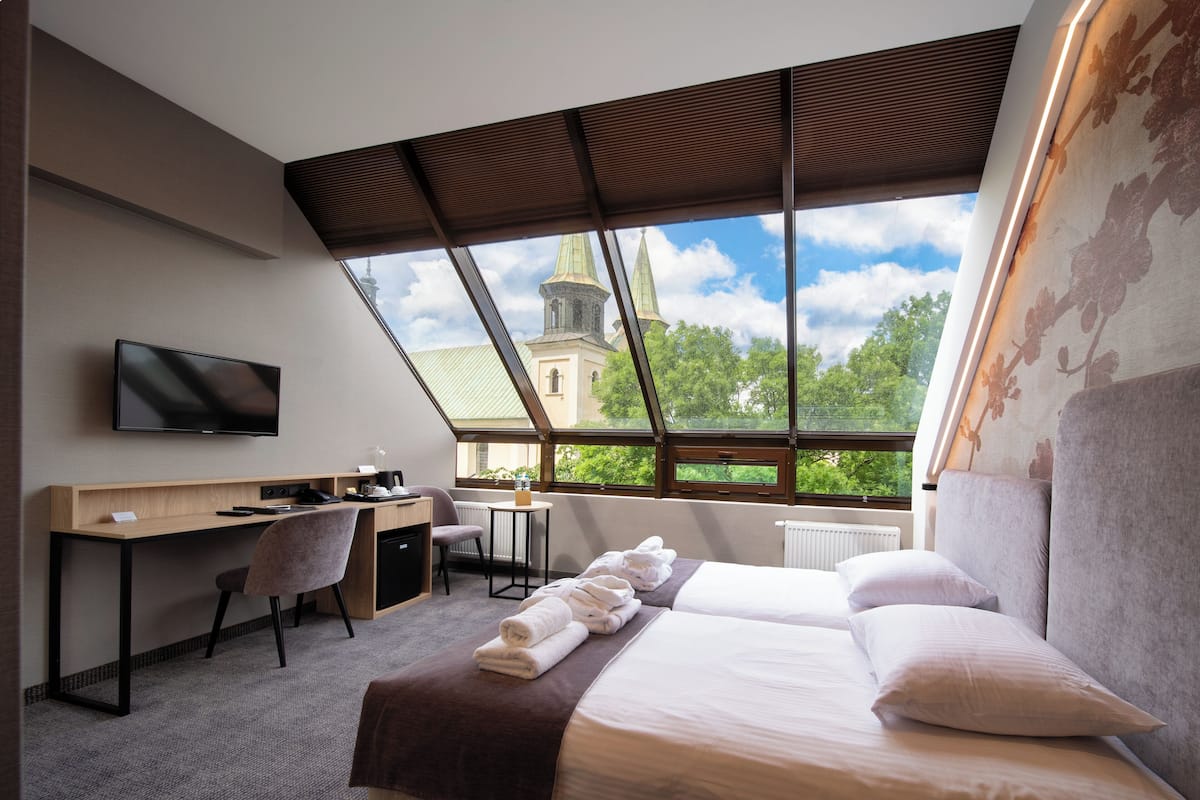 Premium Double or Twin Room | 1 bedroom, desk, laptop workspace, blackout curtains