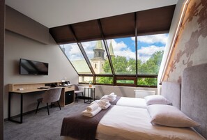 尊荣双人房或双床房 | 办公桌、笔记本电脑工作区、遮光窗帘、熨斗/熨板