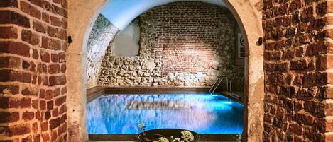 2 piscines couvertes