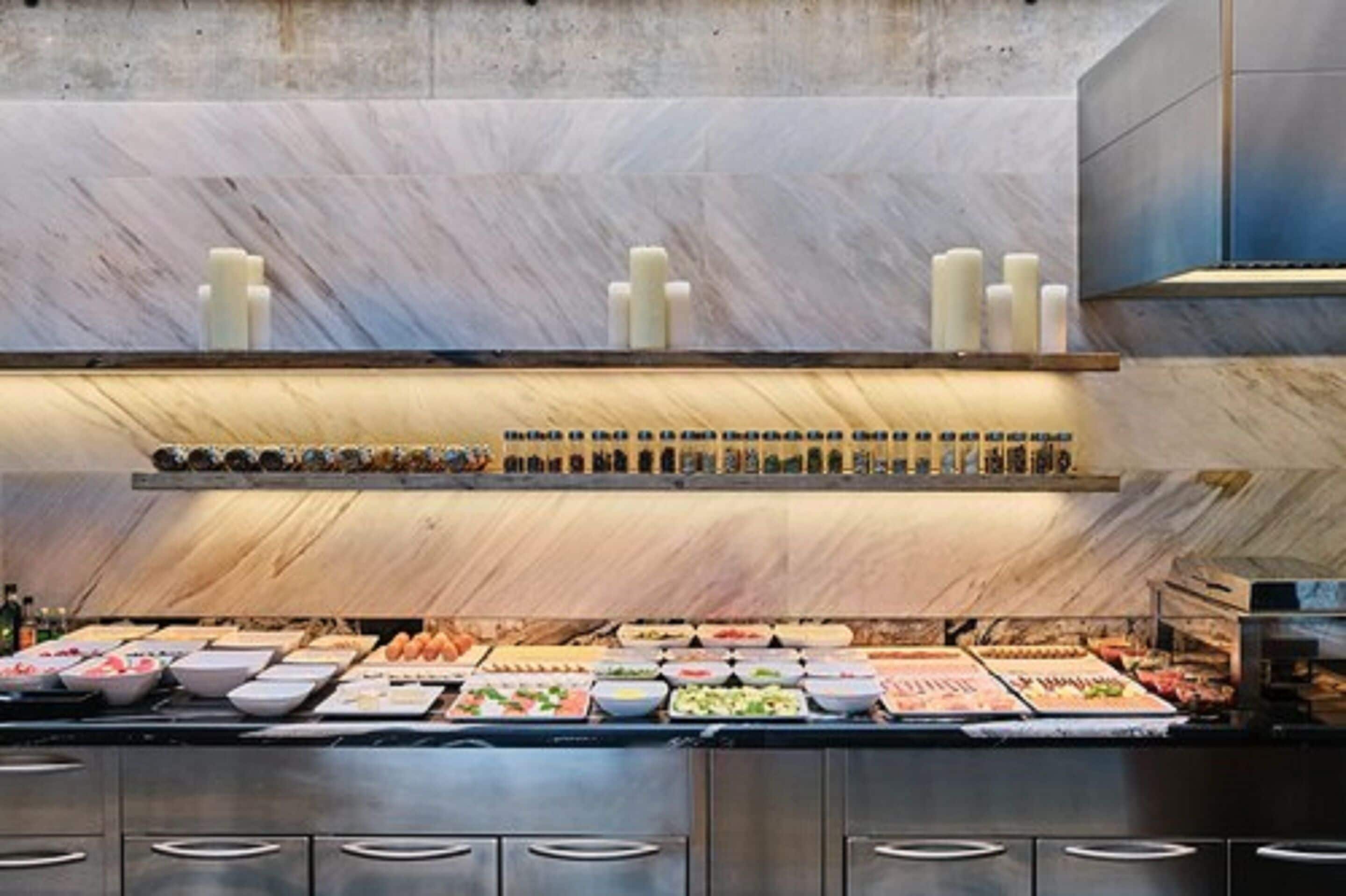 Bữa sáng buffet hàng ngày (140 PLN/mỗi người) 