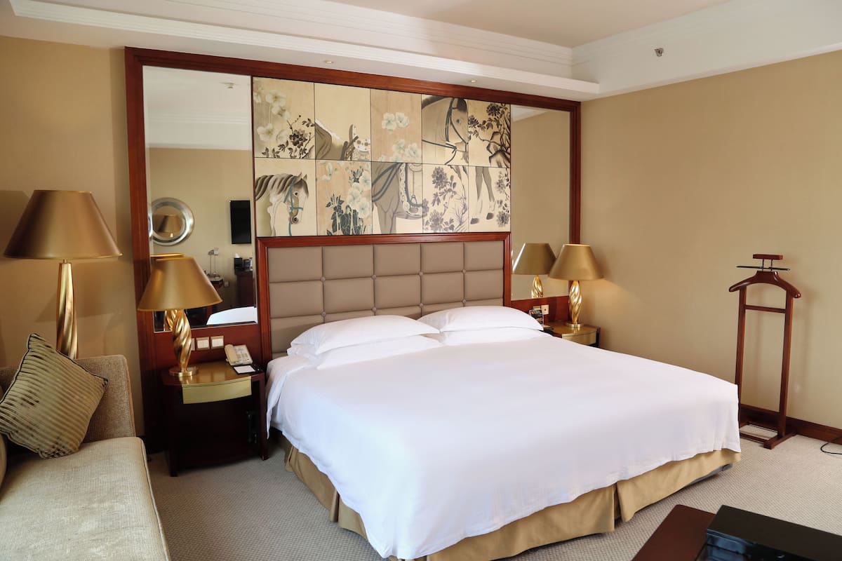 Premium bedding, down comforters, minibar, in-room safe