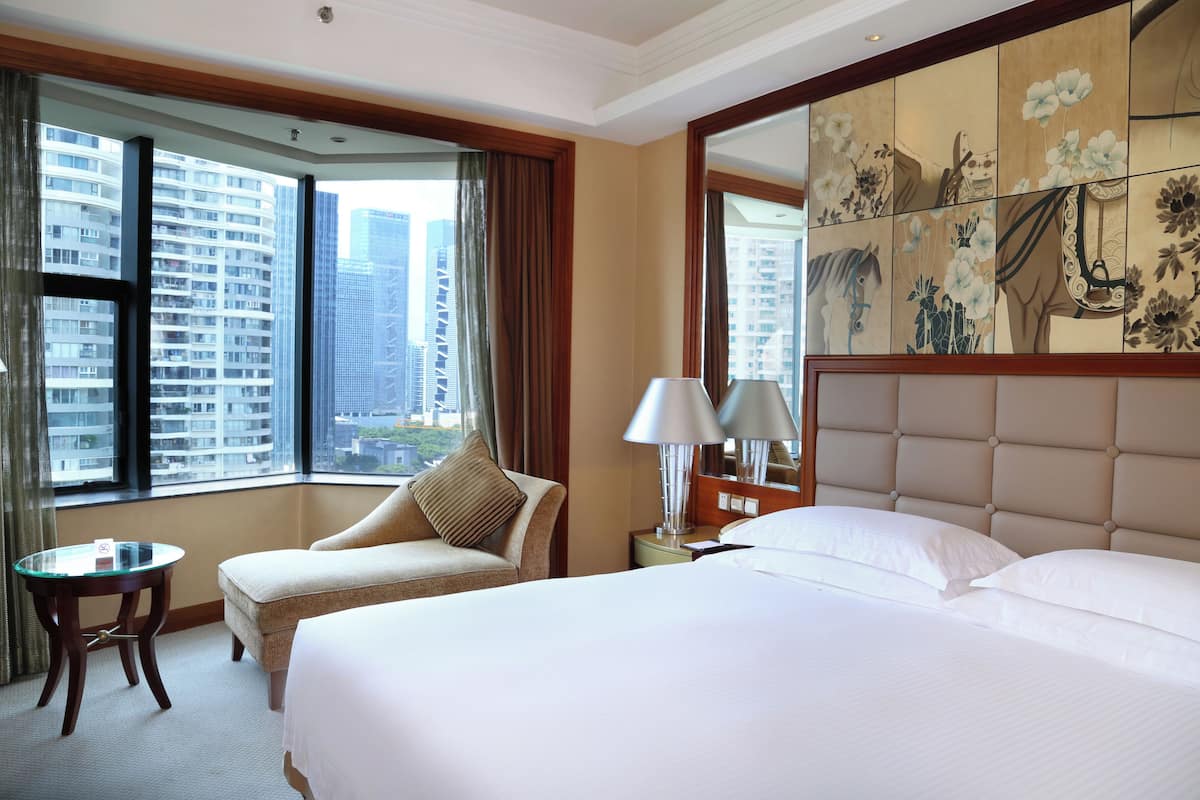 Premium bedding, down comforters, minibar, in-room safe