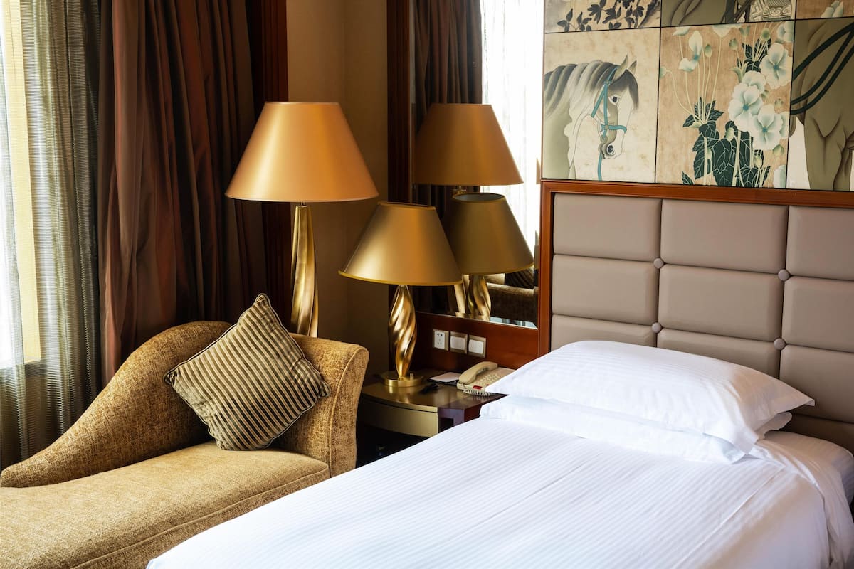 Deluxe Room, 1 King Bed, City View | Premium bedding, down comforters, minibar, in-room safe