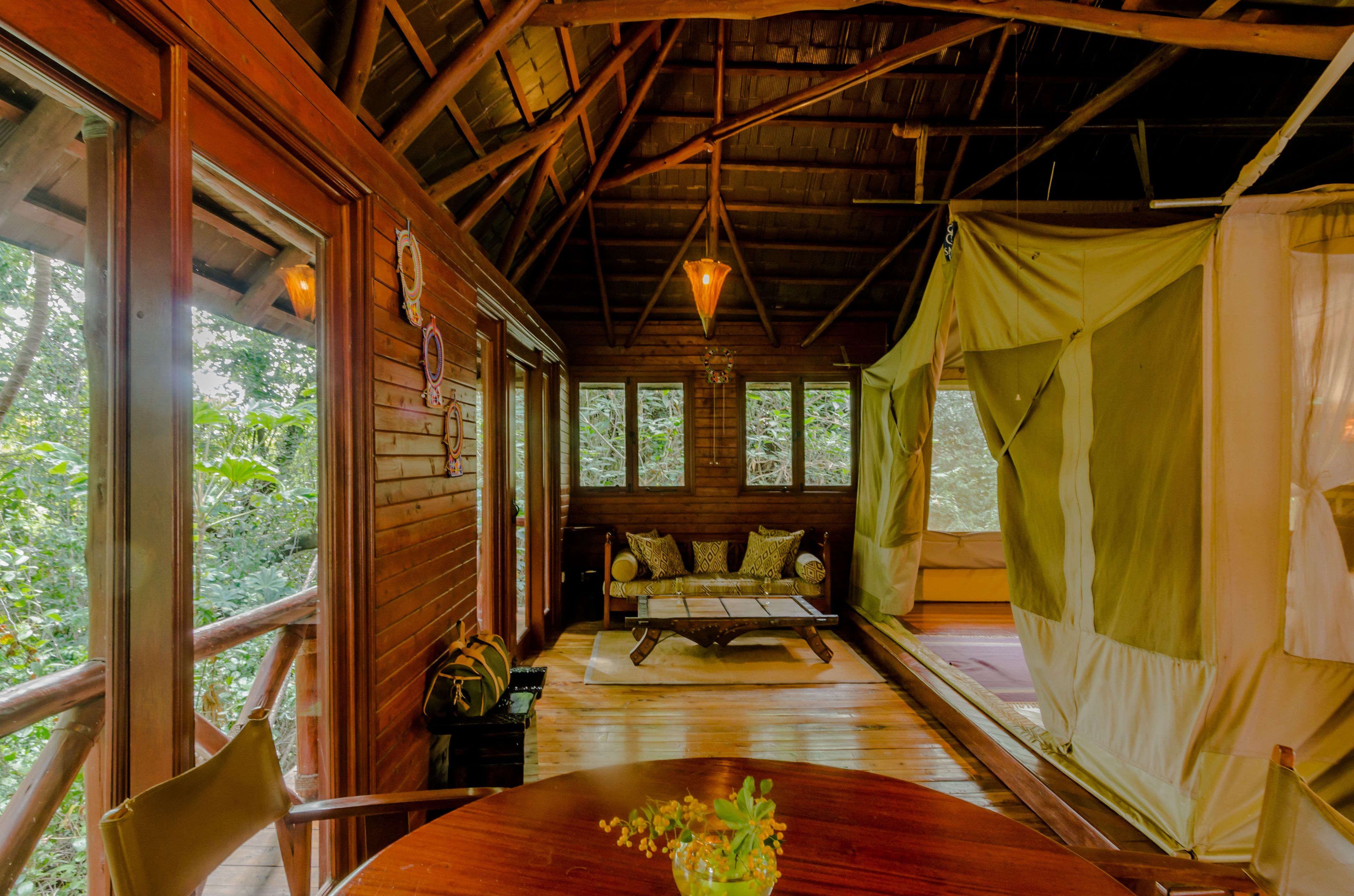 Ropa de cama de alta calidad, caja fuerte, escritorio