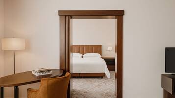 Deluxe-Suite, 1 Schlafzimmer | 1 Schlafzimmer, hochwertige Bettwaren, Daunenbettdecken, Minibar