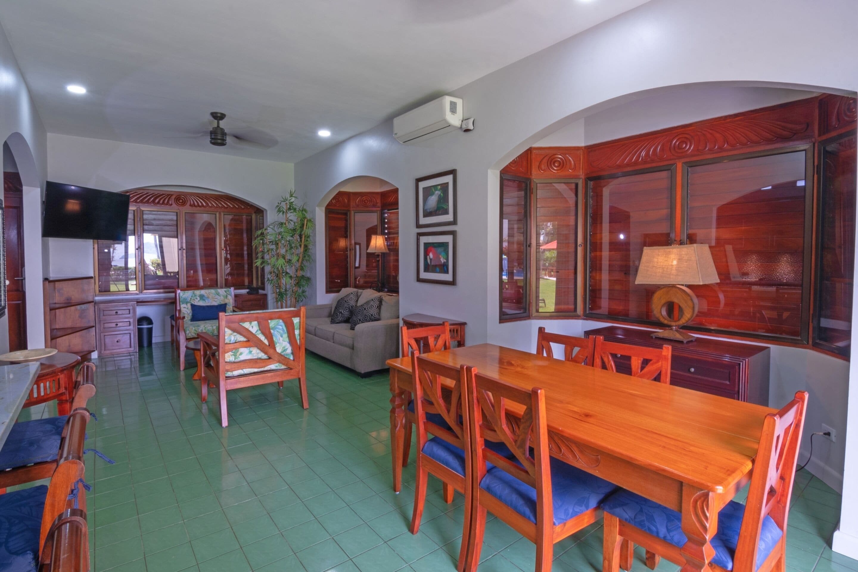 Pool View 2 Bedroom Condo | Spisestue