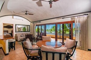 Penthouse | Premium bedding, in-room safe, individually decorated