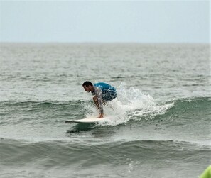Surfing/boogie boarding