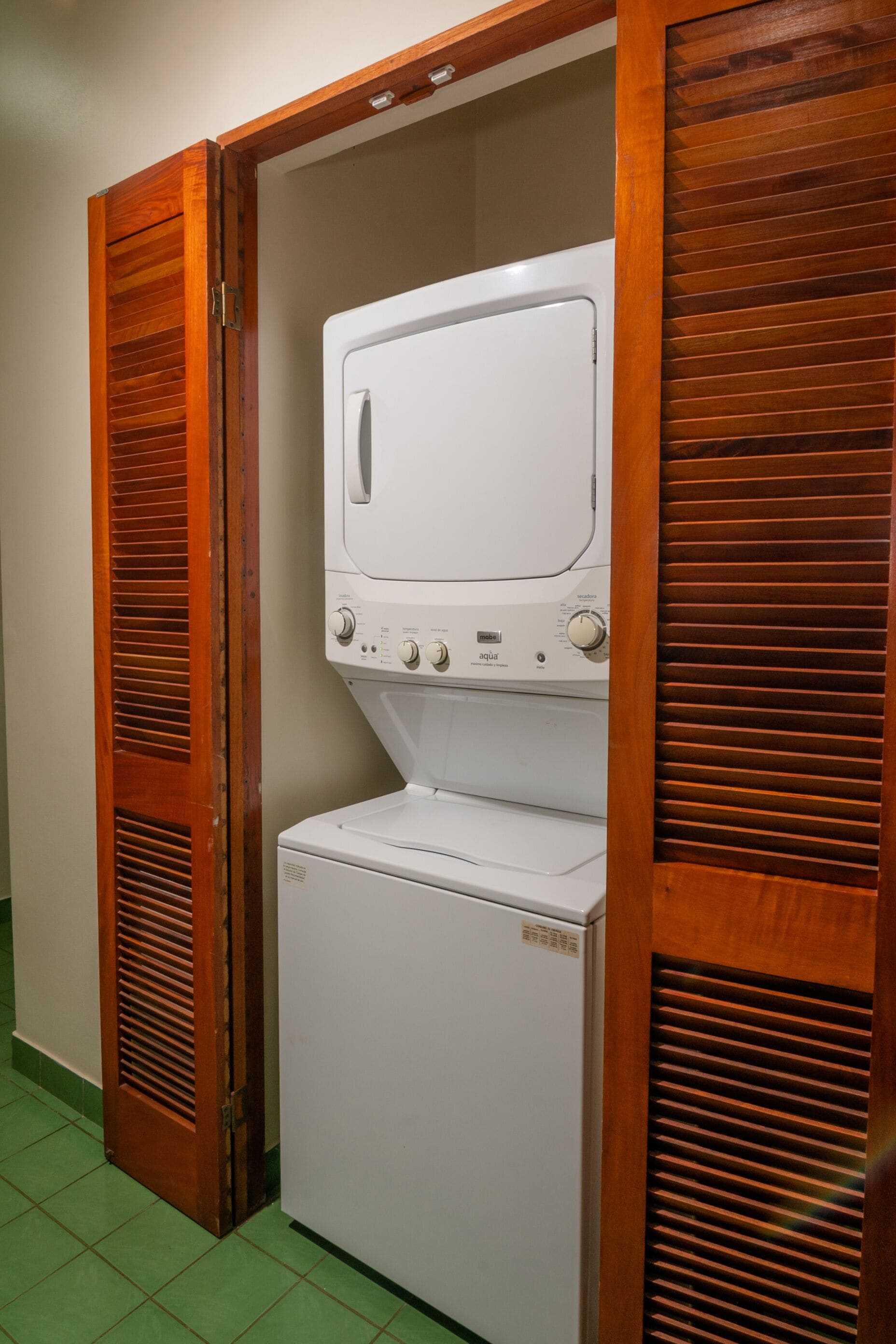 ocean front 2 bedroom condo | laundry