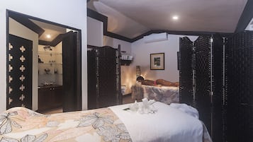 Couples treatment rooms, body treatments, aromatherapy, body wraps