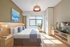 Executive suite, 2 slaapkamers | Een kluis op de kamer, een strijkplank/strijkijzer, gratis wifi