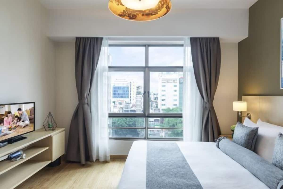 3 bedrooms, in-room safe, iron/ironing board, free WiFi