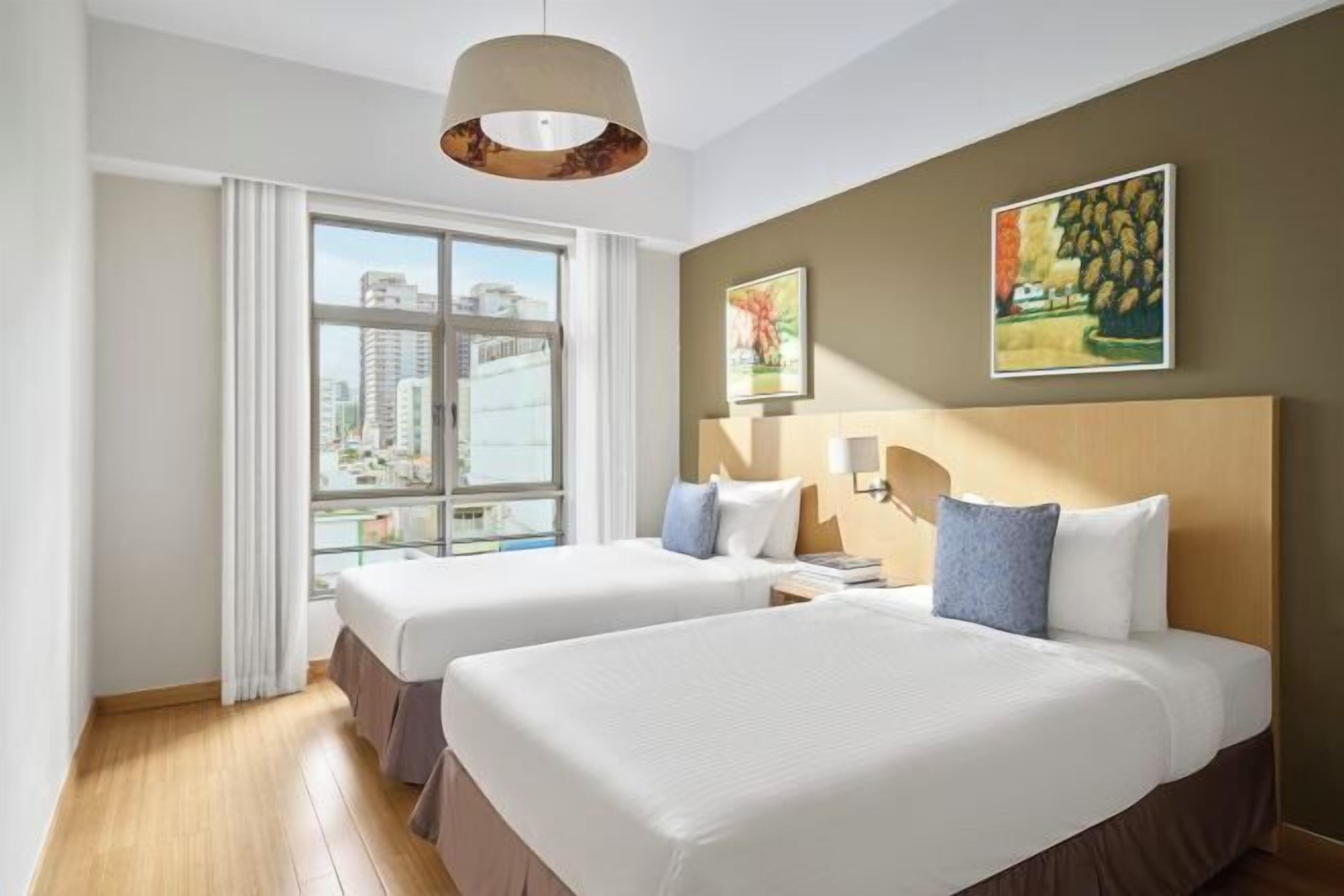 セーフティボックス (室内)、アイロン / アイロン台、ベビーベッド (無料)、可動式ベッド