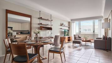 2-Bedroom Executive Apartment | Dining room