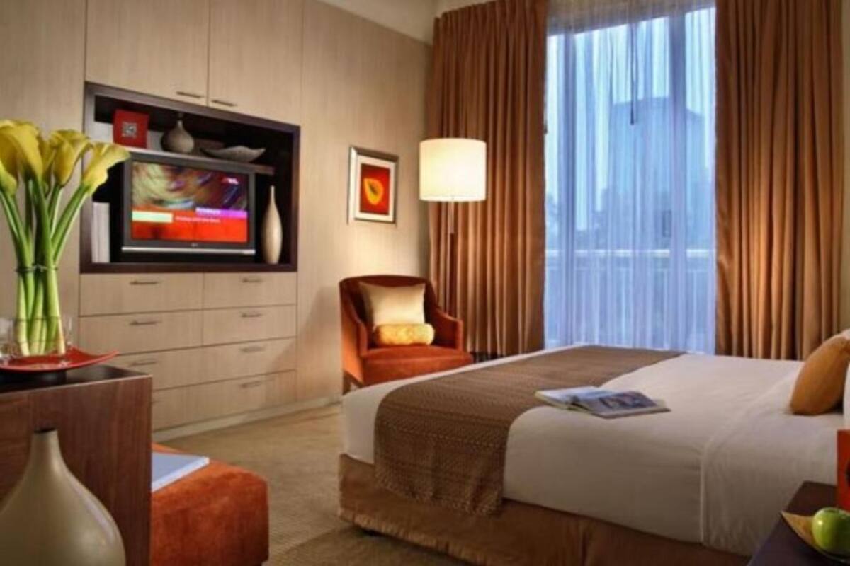 迷你吧、客房内保险箱、办公桌、熨斗/熨衣板