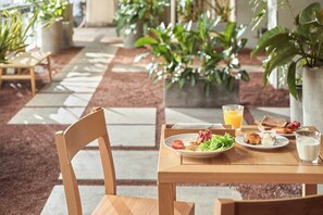 Breakfast, lunch and dinner served