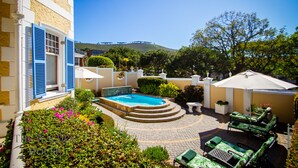 Outdoor pool, sun loungers - The Walden House (Cape Town)
