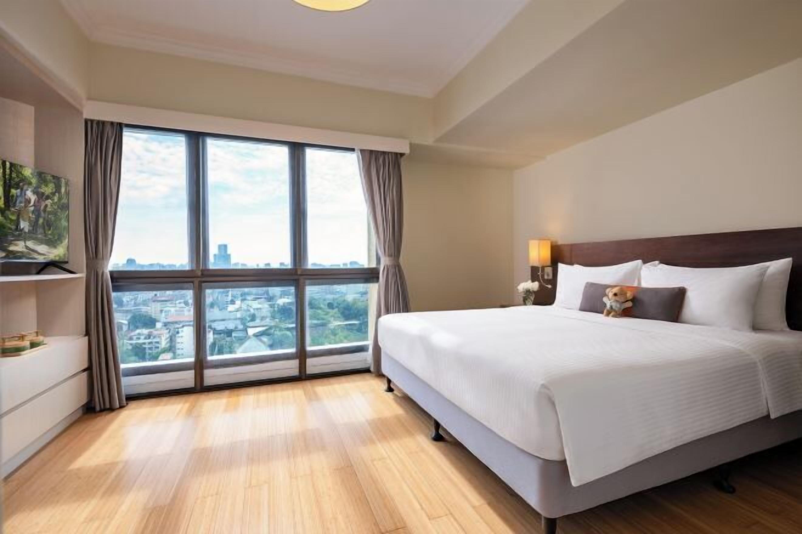 1 habitación, caja de seguridad en la habitación y escritorio 