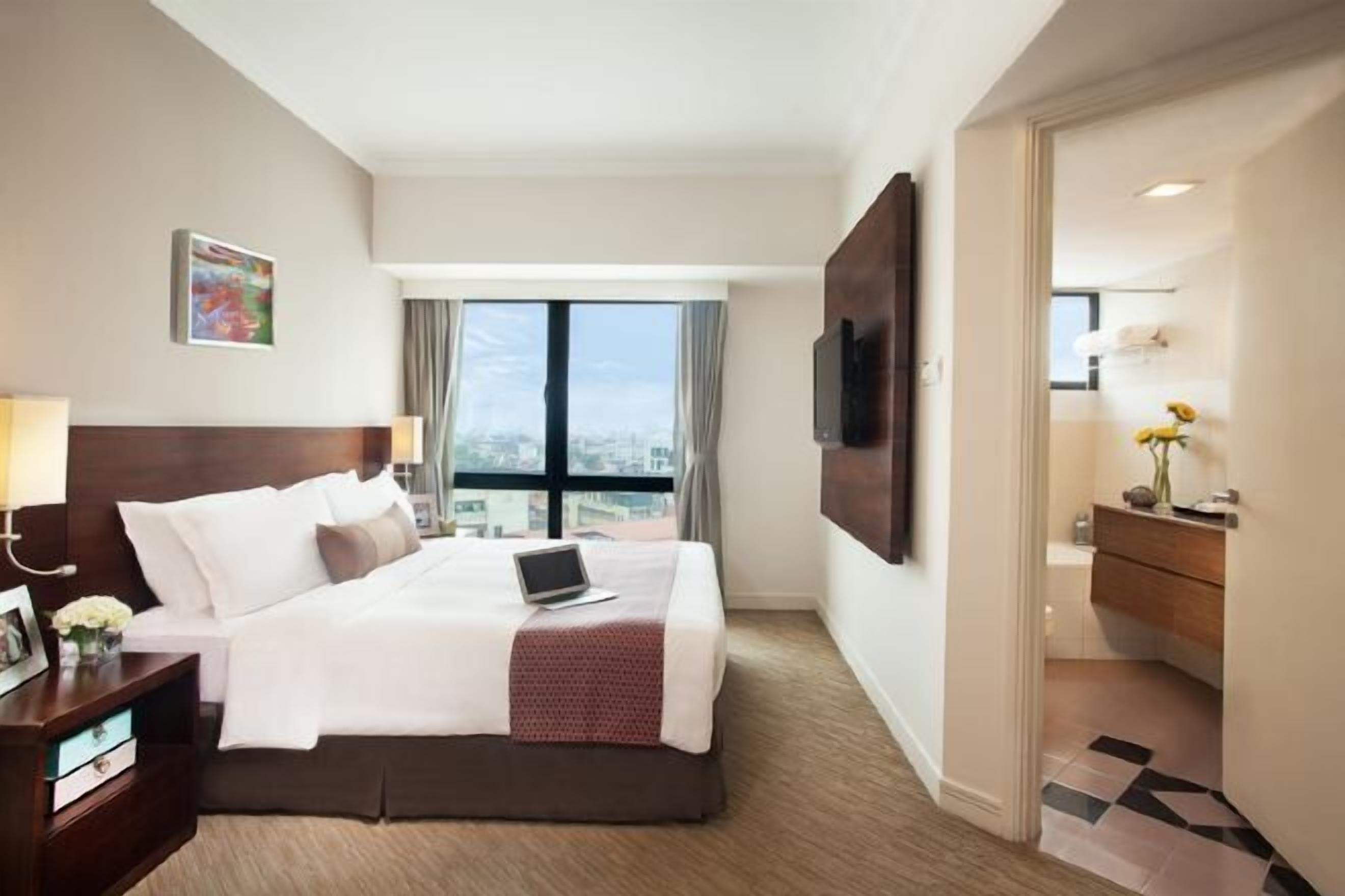 1 habitación, caja de seguridad en la habitación y escritorio 