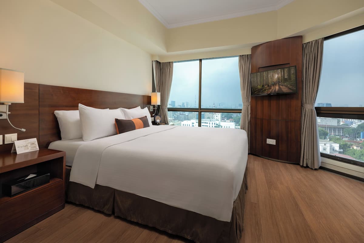 1 bedroom, in-room safe, desk, blackout curtains