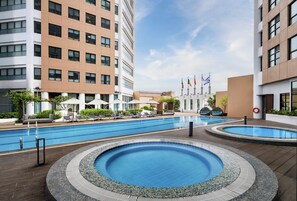 Outdoor pool - Somerset Grand Hanoi (Hanoi)