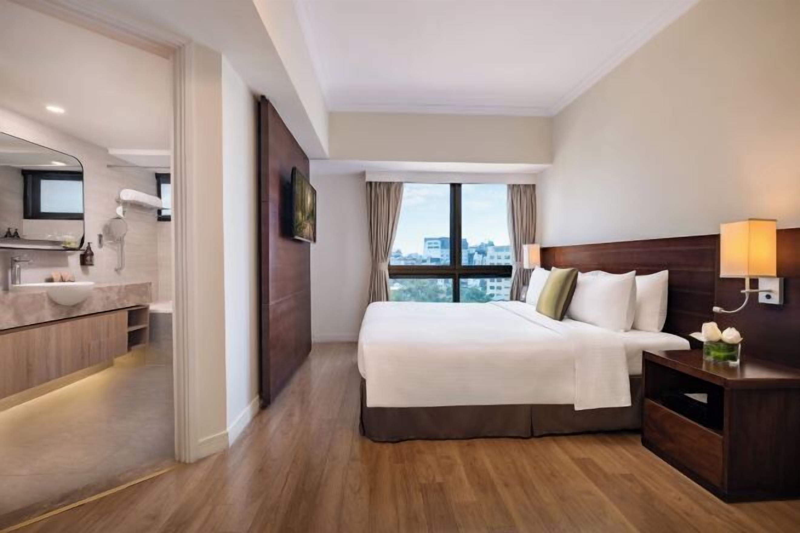 1 habitación, caja de seguridad en la habitación y escritorio 