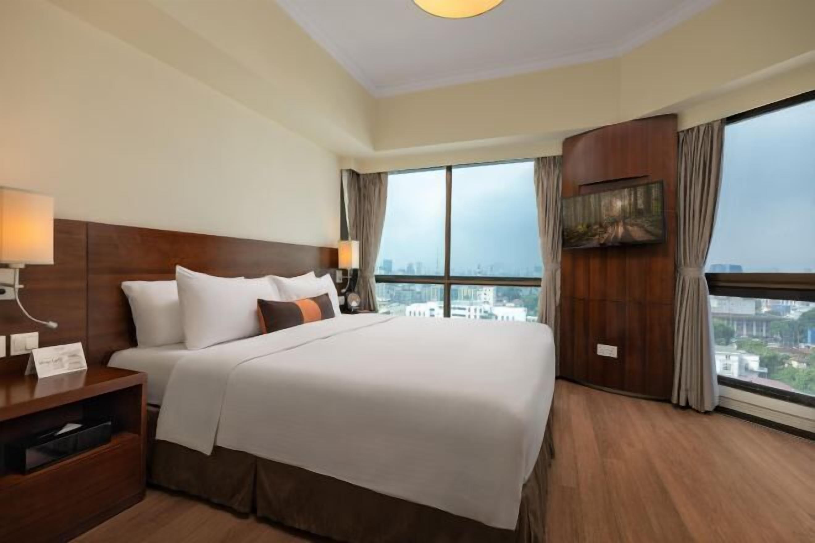 1 habitación, caja de seguridad en la habitación y escritorio 