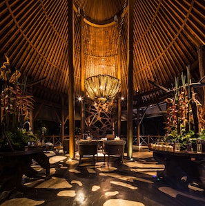 Couples treatment rooms, hot tub, body treatments, aromatherapy - The Slate (Sa Khu)