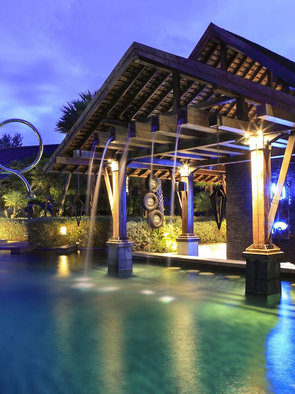 3 outdoor pools, pool umbrellas, sun loungers