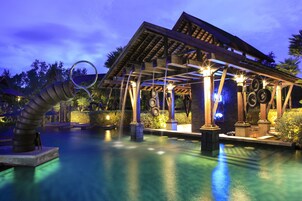 3 outdoor pools, pool umbrellas, sun loungers