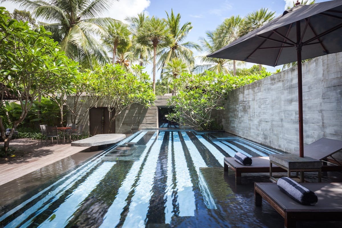 One Bedroom Pool Villa | プール | 3 つの屋外プール、プール パラソル、サンラウンジャー