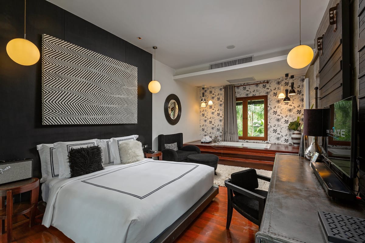 One Bedroom Pearl Shell Suite | ミニバー、セーフティボックス (室内)、デスク、アイロン / アイロン台