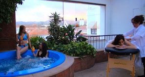 Manicures and pedicures, massages - Parador Santa Maria La Real (Sucre)