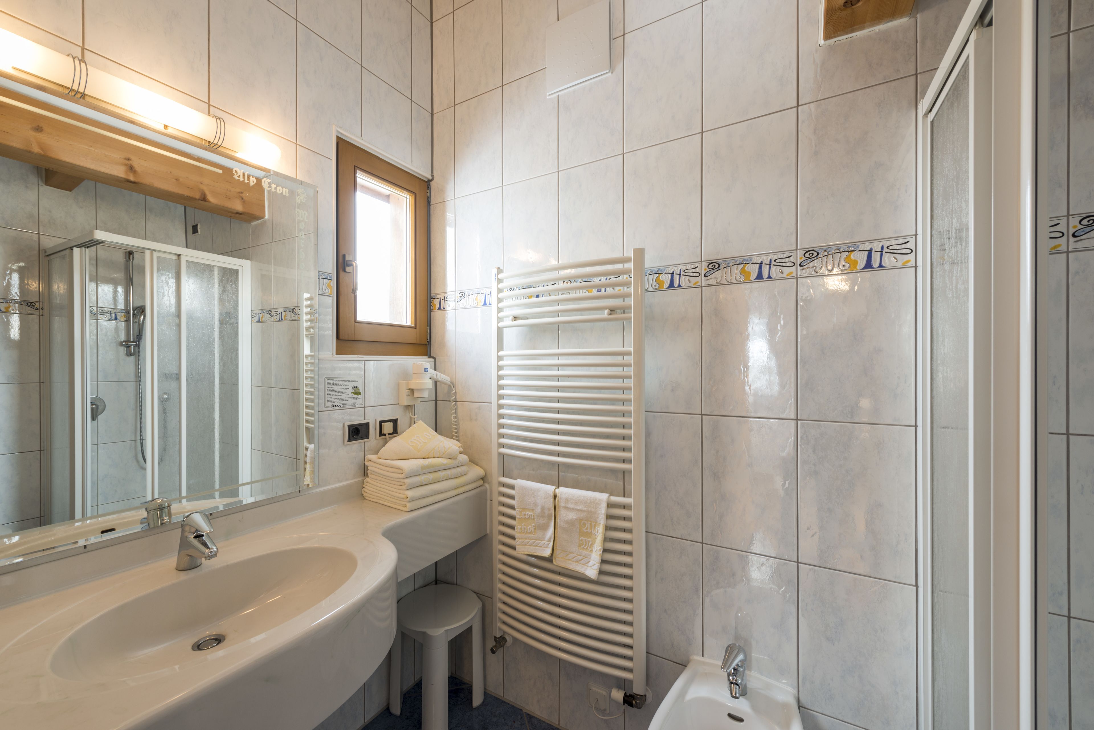 comfort double room, mountain view (dolomiti) | bathroom | hair dryer, bathrobes, bidet, towels