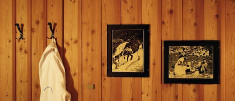 Sauna, hot tub, steam room, body treatments, aromatherapy