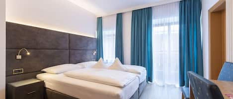 Standard Double Room, Balcony | Hypo-allergenic bedding, minibar, in-room safe, desk