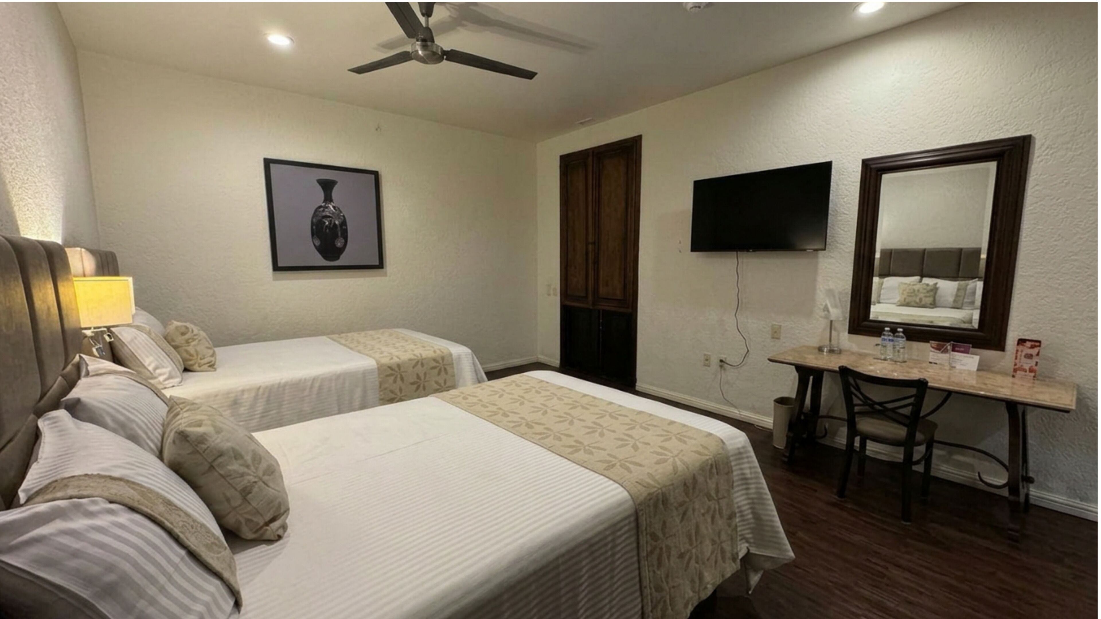 Room (Dog Friendly) | In-room safe, desk, iron/ironing board, free WiFi