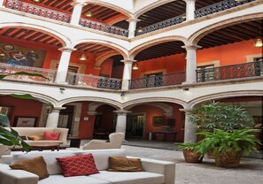 Terrace/patio - Hotel Misión Catedral Morelia (Morelia)