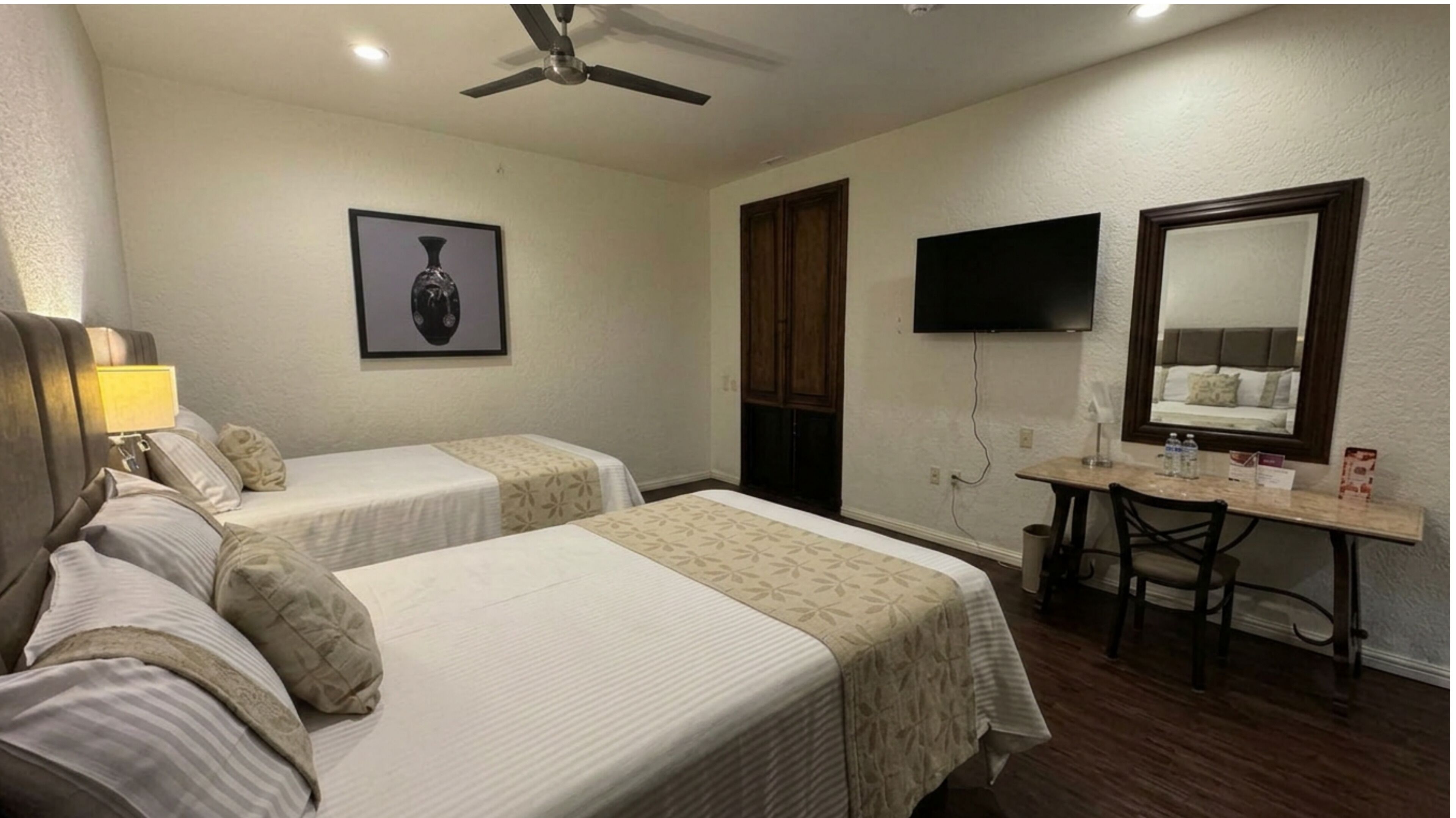 Room (Dog Friendly) | In-room safe, desk, iron/ironing board, free WiFi