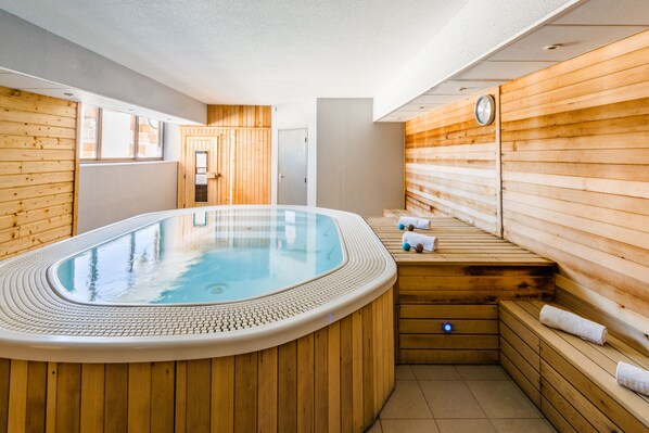 Indoor spa tub - Lagrange Conforto Prat de Lis (Les Angles)