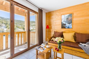 31-cm TV with cable channels