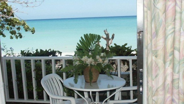 Balcony - Crystal Ripple Beach Lodge (Ocho Rios)